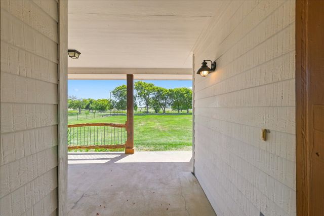 11555 Plainview Road, Krum, TX 76249