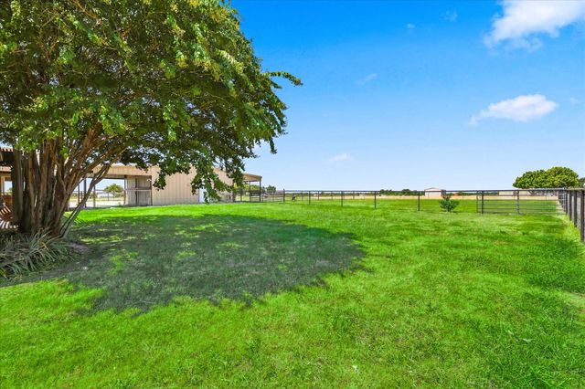 11555 Plainview Road, Krum, TX 76249