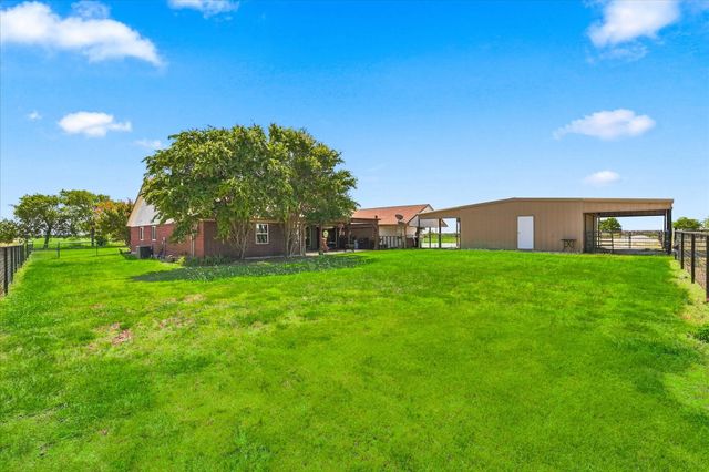 11555 Plainview Road, Krum, TX 76249