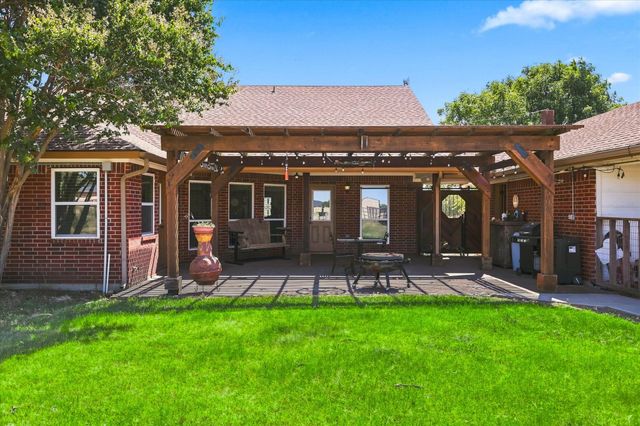 11555 Plainview Road, Krum, TX 76249
