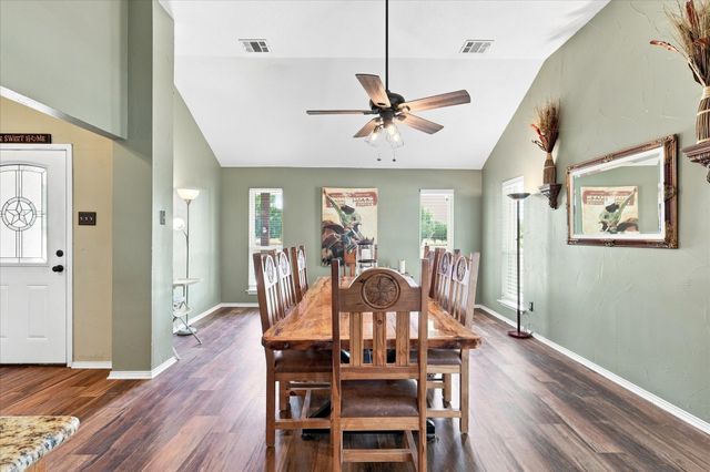 11555 Plainview Road, Krum, TX 76249