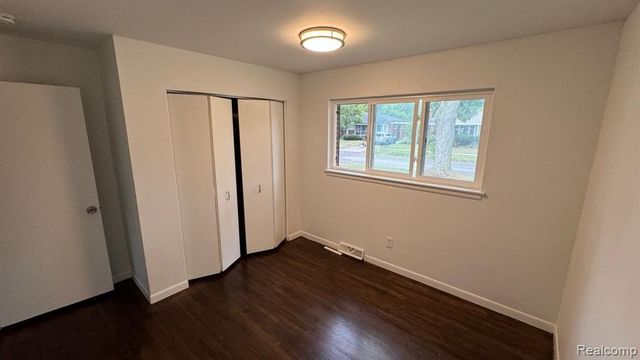 254 Redwood Drive, Troy, MI 48083