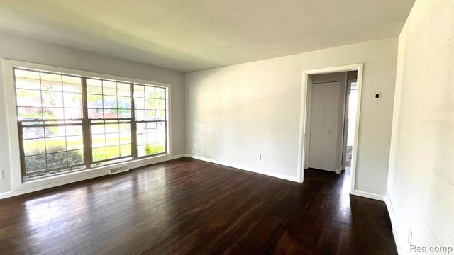 254 Redwood Drive, Troy, MI 48083