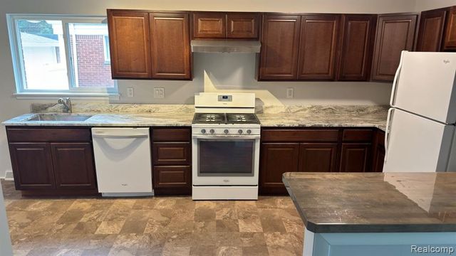 254 Redwood Drive, Troy, MI 48083