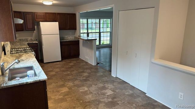 254 Redwood Drive, Troy, MI 48083