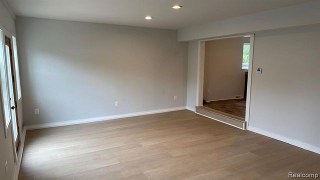 254 Redwood Drive, Troy, MI 48083