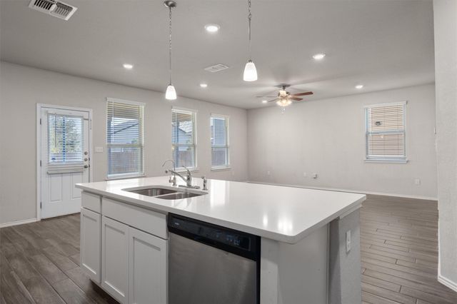 222 Jaycen LN, New Braunfels, TX 78130