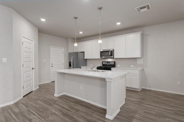 222 Jaycen LN, New Braunfels, TX 78130