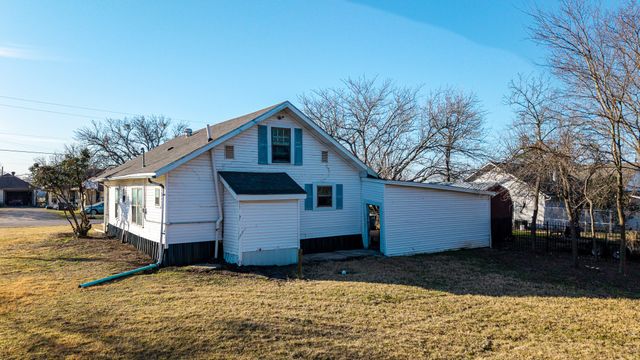 108 W Stroud Street, Frost, TX 76641