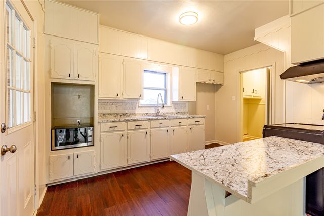 108 W Stroud Street, Frost, TX 76641