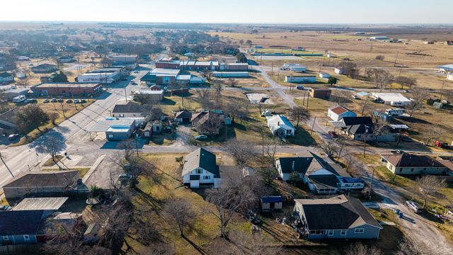 108 W Stroud Street, Frost, TX 76641