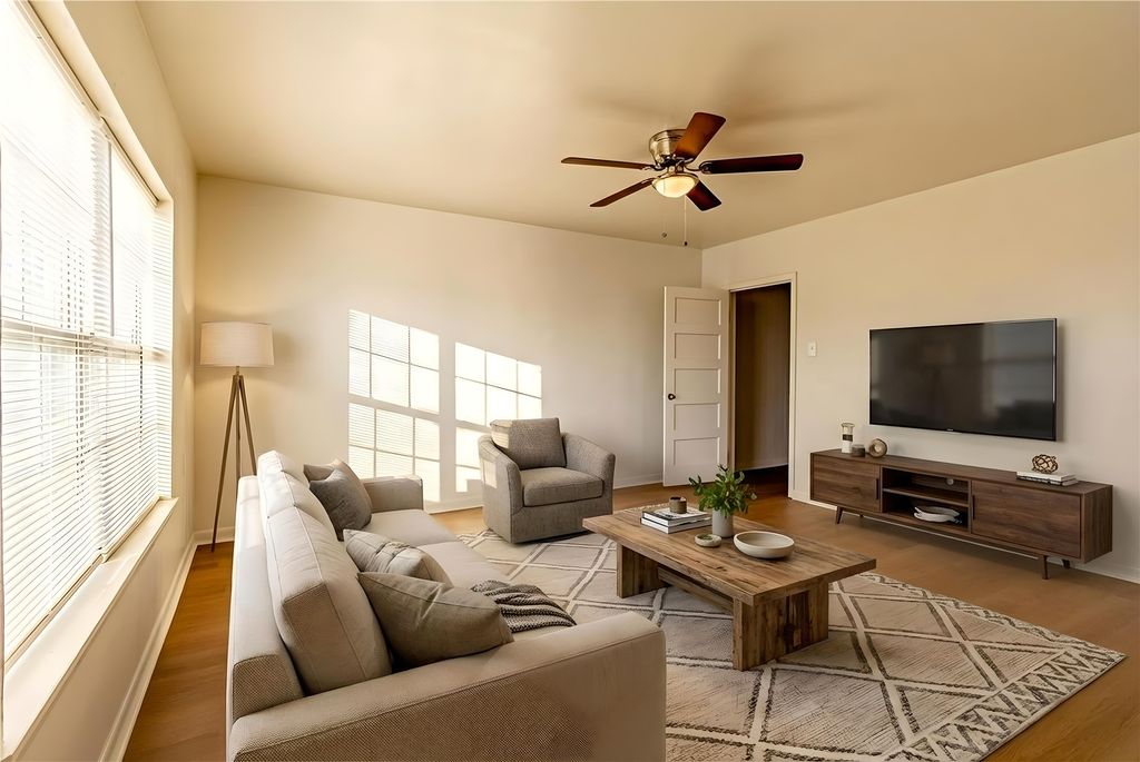 108 W Stroud Street, Frost, TX 76641