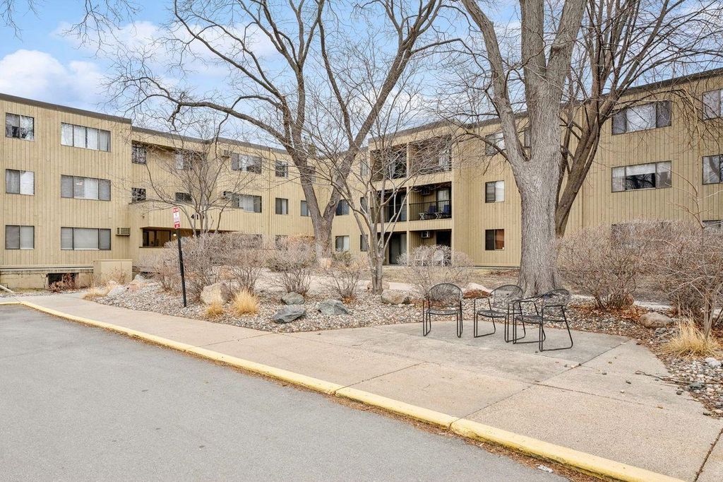 4101 Parklawn Avenue 331, Edina, MN 55435 — photo 2