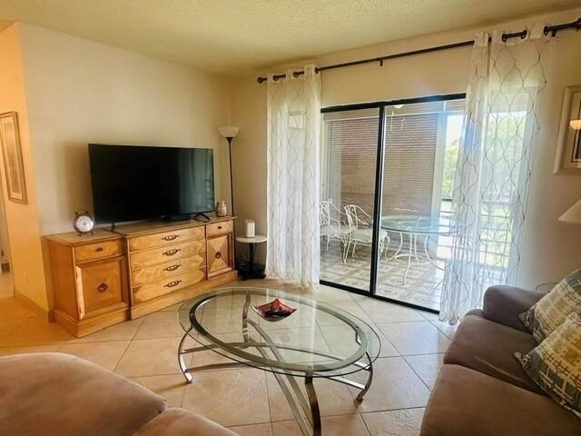 5981 Vía Vermilya 405, Lantana, FL 33462