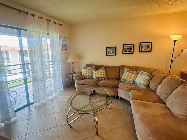 5981 Vía Vermilya 405, Lantana, FL 33462