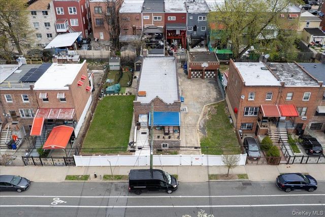 1021 E 213th Street 1, Bronx, NY 10469