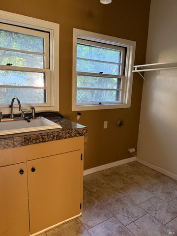 530 W Stephenson St, Ukiah, CA 95482