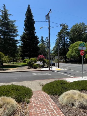 530 W Stephenson St, Ukiah, CA 95482