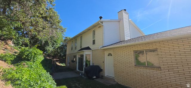 1398 N OAKRIDGE DR, Centerville, UT 84014