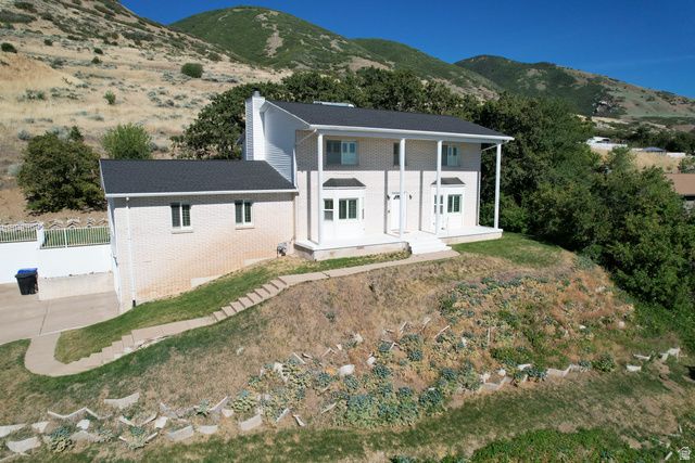 1398 N OAKRIDGE DR, Centerville, UT 84014