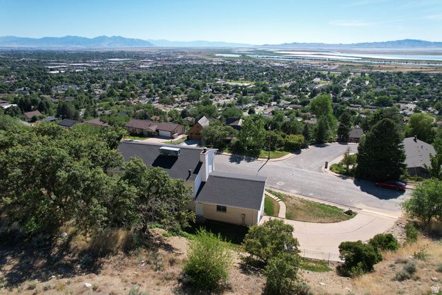 1398 N OAKRIDGE DR, Centerville, UT 84014