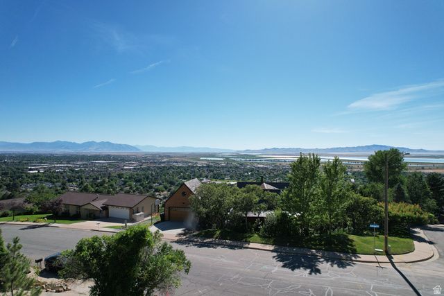 1398 N OAKRIDGE DR, Centerville, UT 84014