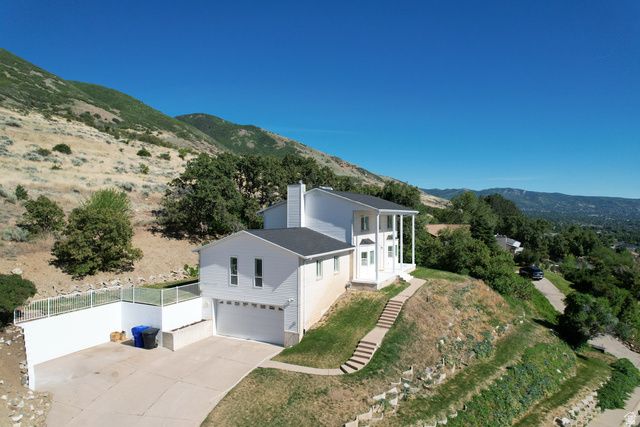 1398 N OAKRIDGE DR, Centerville, UT 84014
