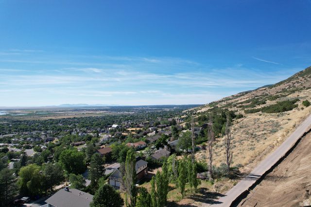 1398 N OAKRIDGE DR, Centerville, UT 84014