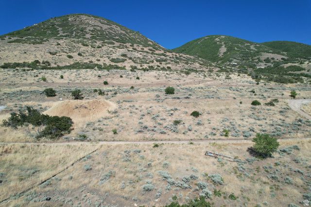 1398 N OAKRIDGE DR, Centerville, UT 84014