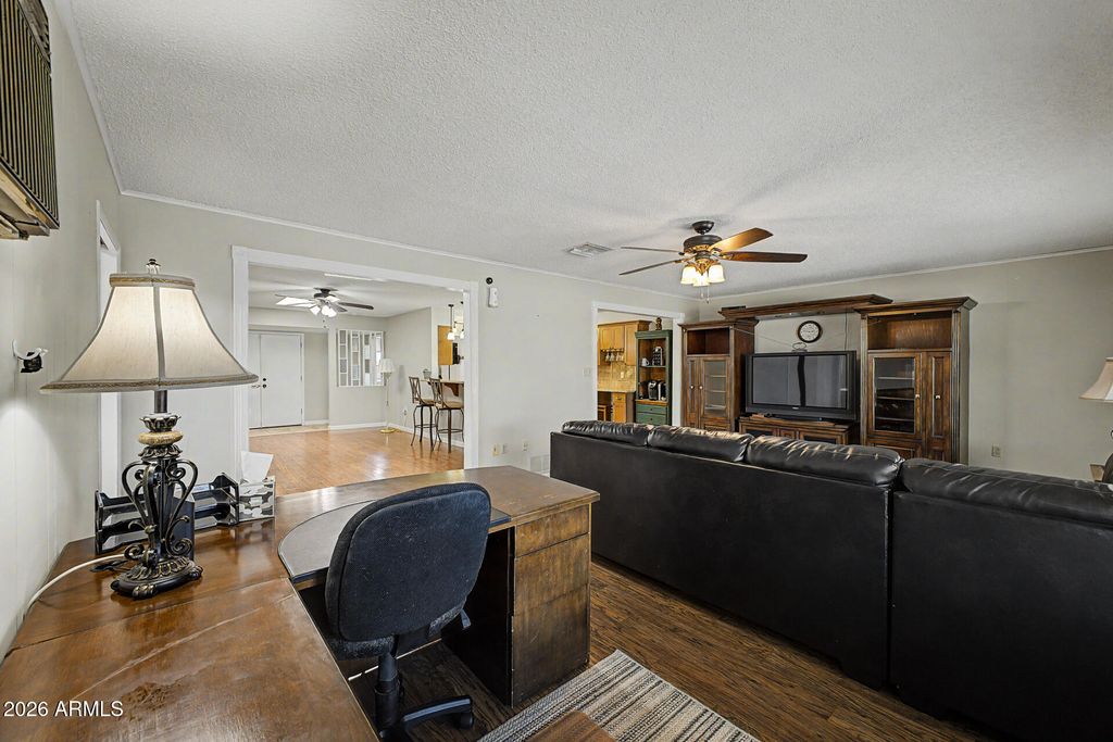 Image 10 of property listing at 10708 W CAMELOT Circle, Sun City, AZ 85351