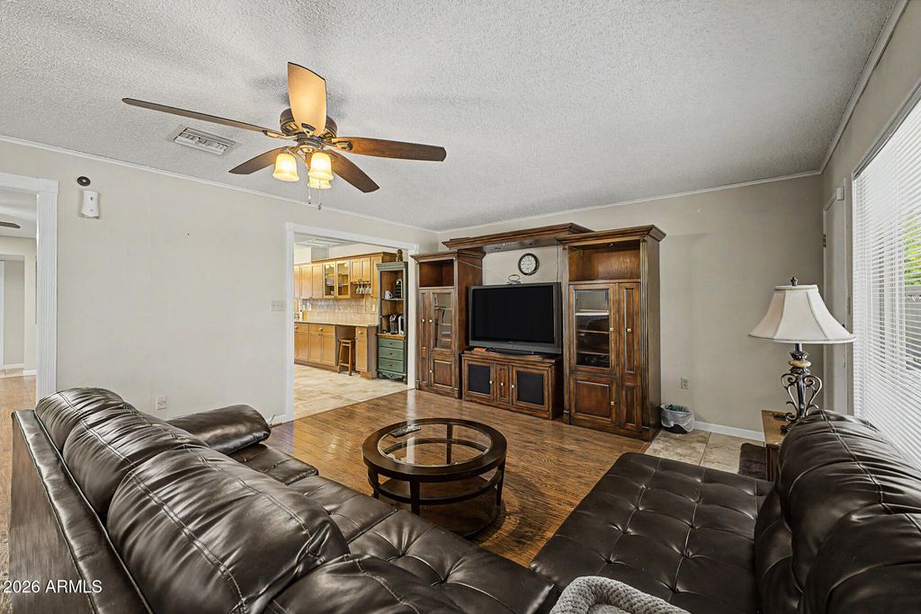 Image 11 of property listing at 10708 W CAMELOT Circle, Sun City, AZ 85351