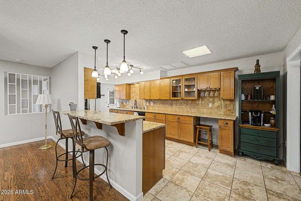 Image 12 of property listing at 10708 W CAMELOT Circle, Sun City, AZ 85351
