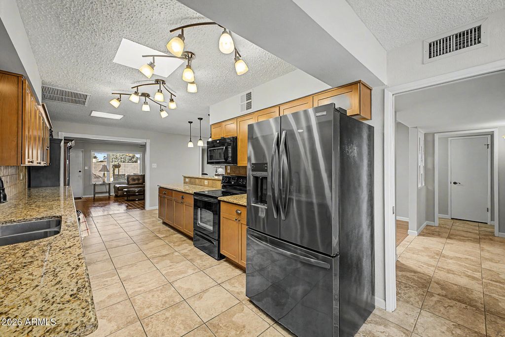 Image 13 of property listing at 10708 W CAMELOT Circle, Sun City, AZ 85351