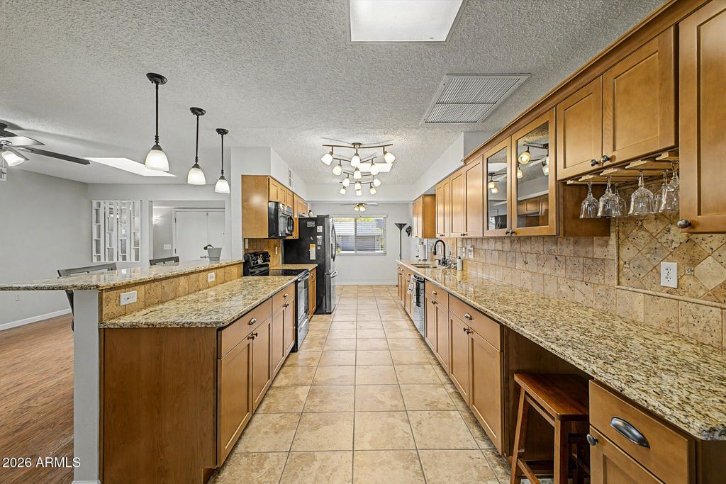 Image 14 of property listing at 10708 W CAMELOT Circle, Sun City, AZ 85351