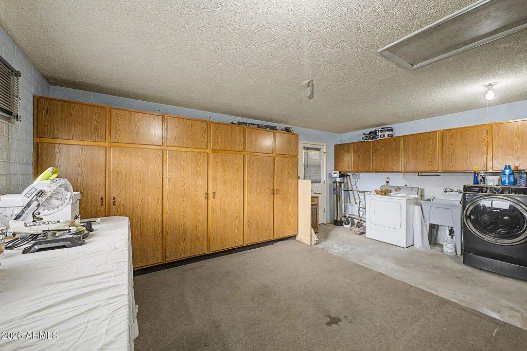 Image 27 of property listing at 10708 W CAMELOT Circle, Sun City, AZ 85351