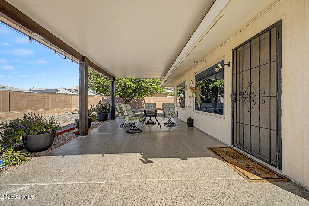 Image 30 of property listing at 10708 W CAMELOT Circle, Sun City, AZ 85351