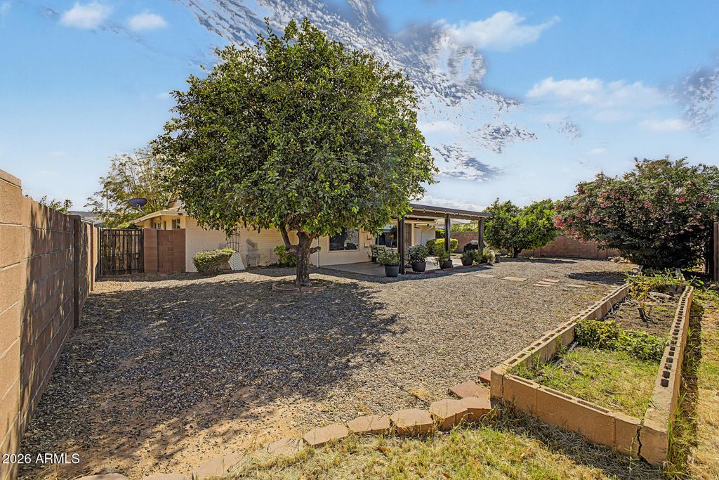 Image 32 of property listing at 10708 W CAMELOT Circle, Sun City, AZ 85351