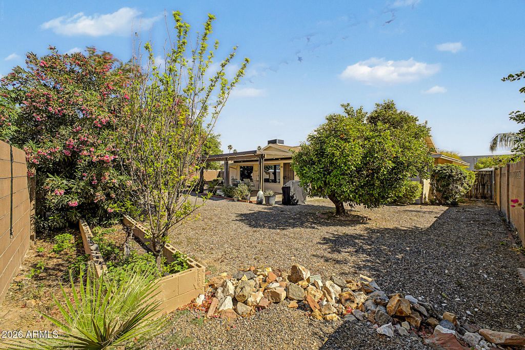 Image 33 of property listing at 10708 W CAMELOT Circle, Sun City, AZ 85351