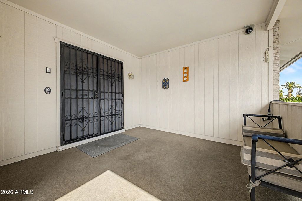 Image 4 of property listing at 10708 W CAMELOT Circle, Sun City, AZ 85351