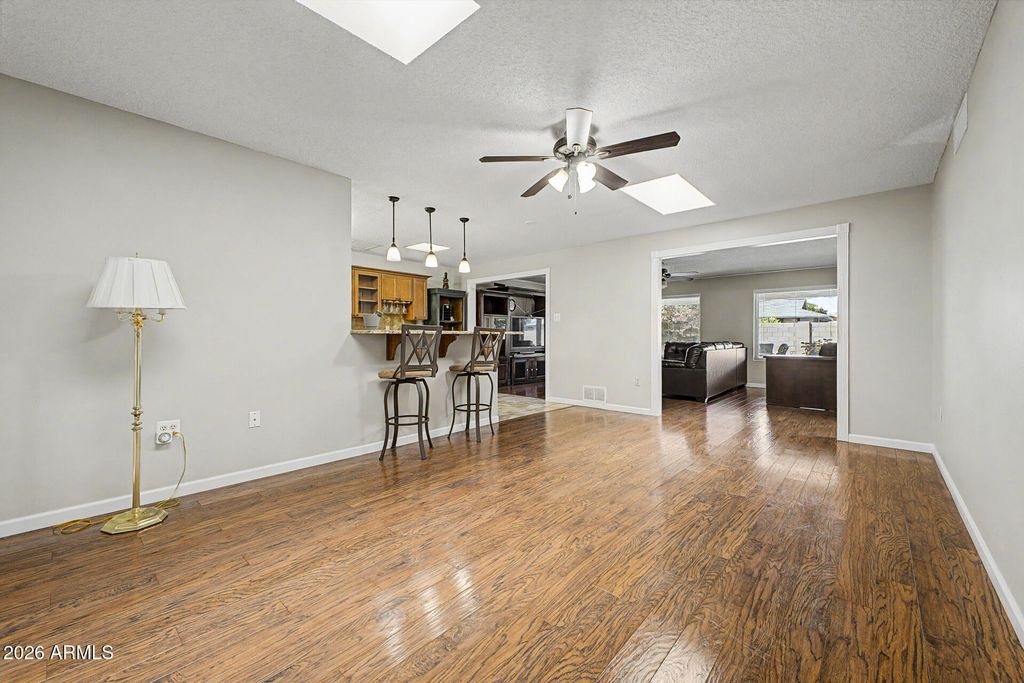 Image 5 of property listing at 10708 W CAMELOT Circle, Sun City, AZ 85351