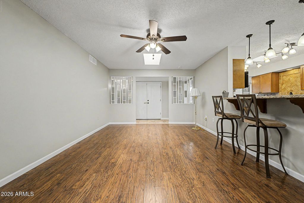 Image 7 of property listing at 10708 W CAMELOT Circle, Sun City, AZ 85351