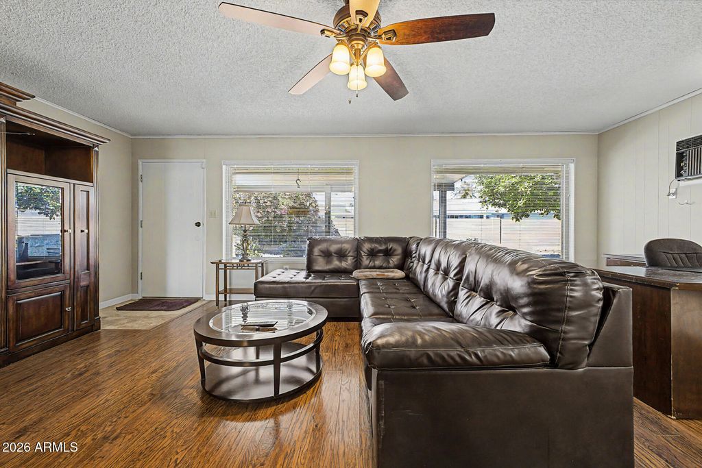 Image 8 of property listing at 10708 W CAMELOT Circle, Sun City, AZ 85351