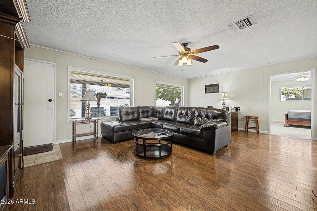Image 9 of property listing at 10708 W CAMELOT Circle, Sun City, AZ 85351