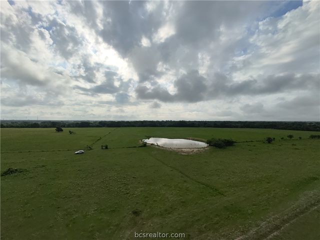 415 Veterans Memorial Dr, Navasota, TX 77868