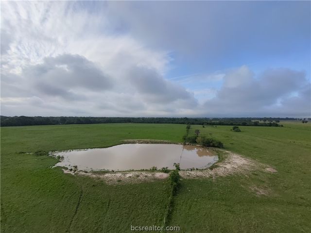 415 Veterans Memorial Dr, Navasota, TX 77868