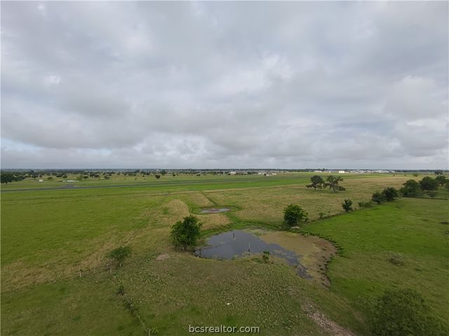 415 Veterans Memorial Dr, Navasota, TX 77868