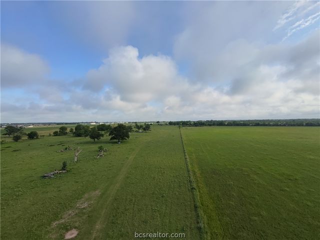 415 Veterans Memorial Dr, Navasota, TX 77868