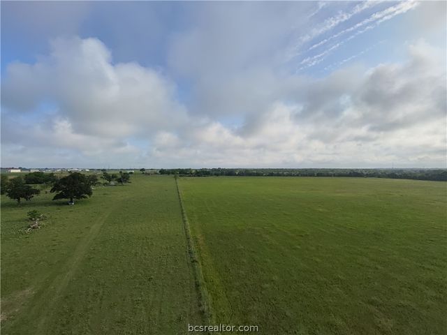 415 Veterans Memorial Dr, Navasota, TX 77868