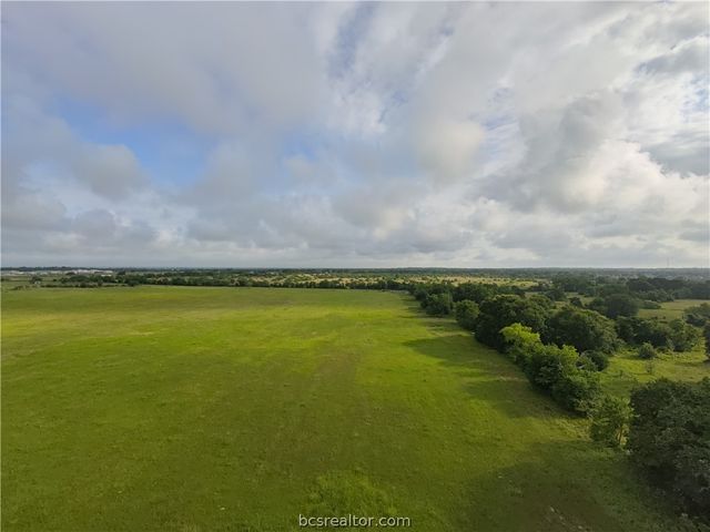 415 Veterans Memorial Dr, Navasota, TX 77868