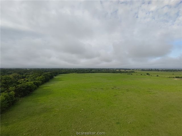 415 Veterans Memorial Dr, Navasota, TX 77868